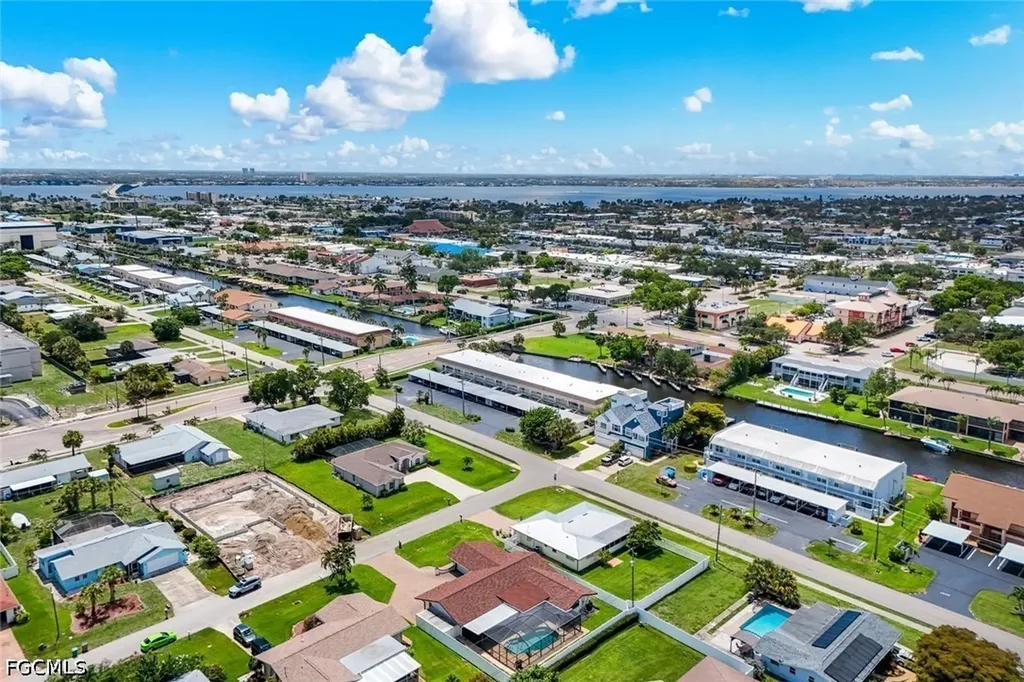 4548 SE 11th Place Cape Coral FL 33904