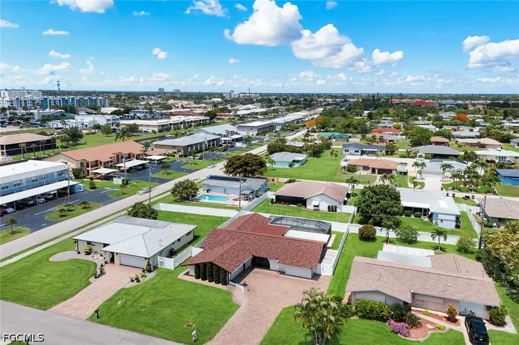 4548 SE 11th Place Cape Coral FL 33904