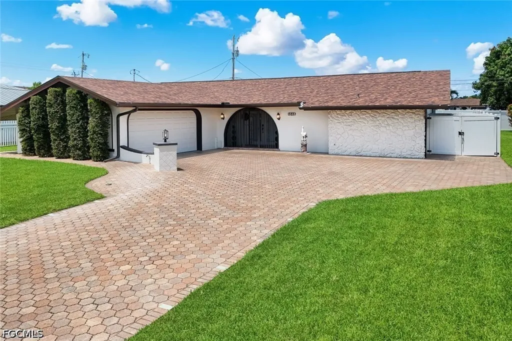 4548 SE 11th Place Cape Coral FL 33904