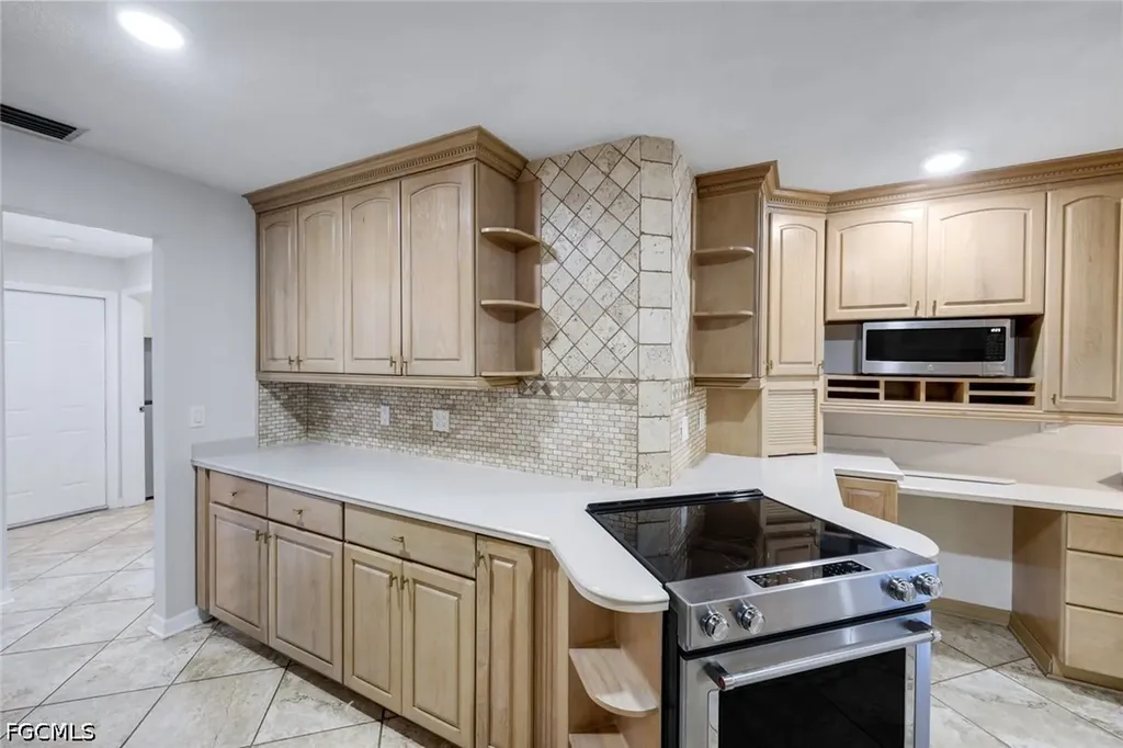 4548 SE 11th Place Cape Coral FL 33904