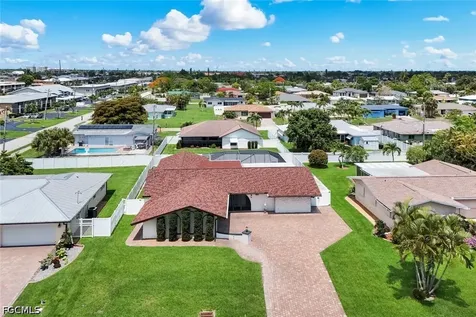 4548 SE 11th Place Cape Coral FL 33904