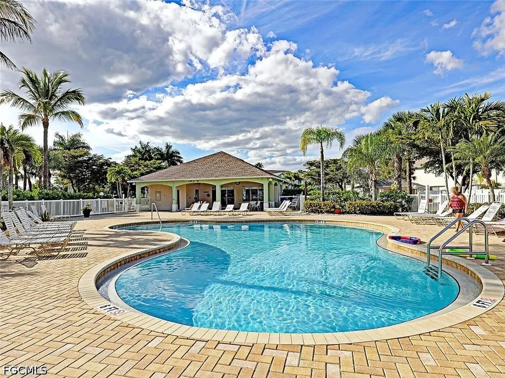 3647 Pine Oak Circle Fort Myers FL 33916