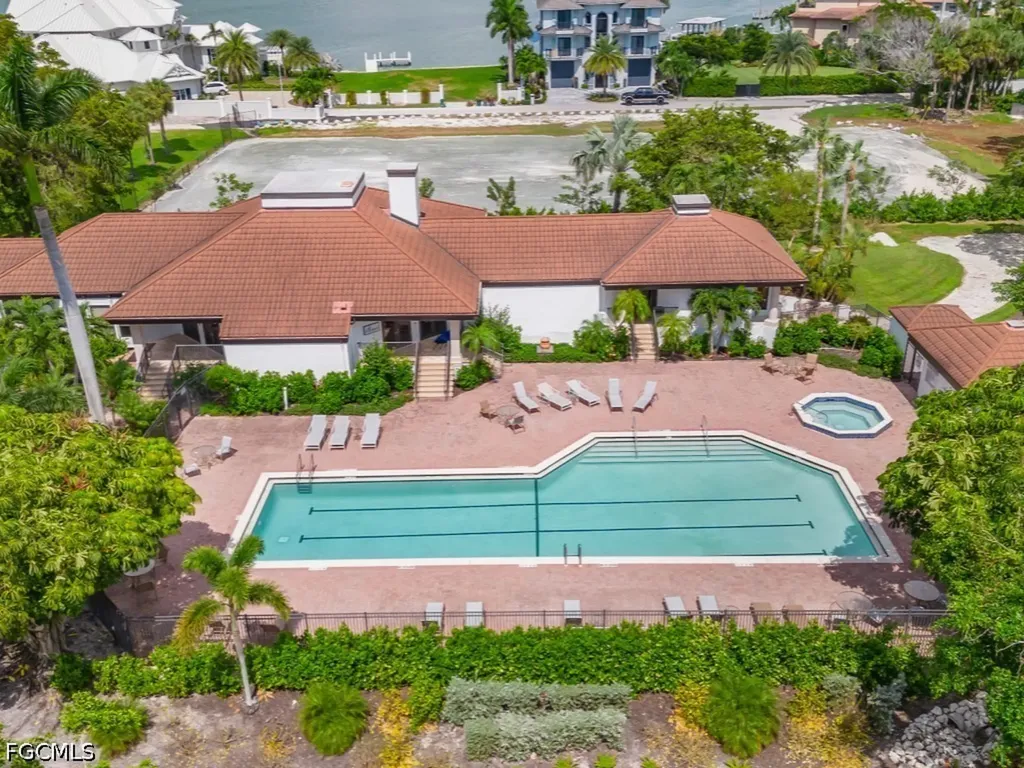 232 La Peninsula Boulevard Naples FL 34113