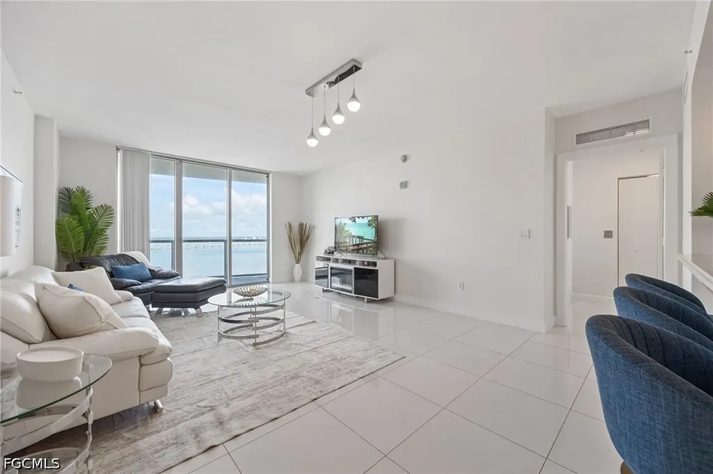 3000 Oasis Grand Boulevard Fort Myers FL 33916