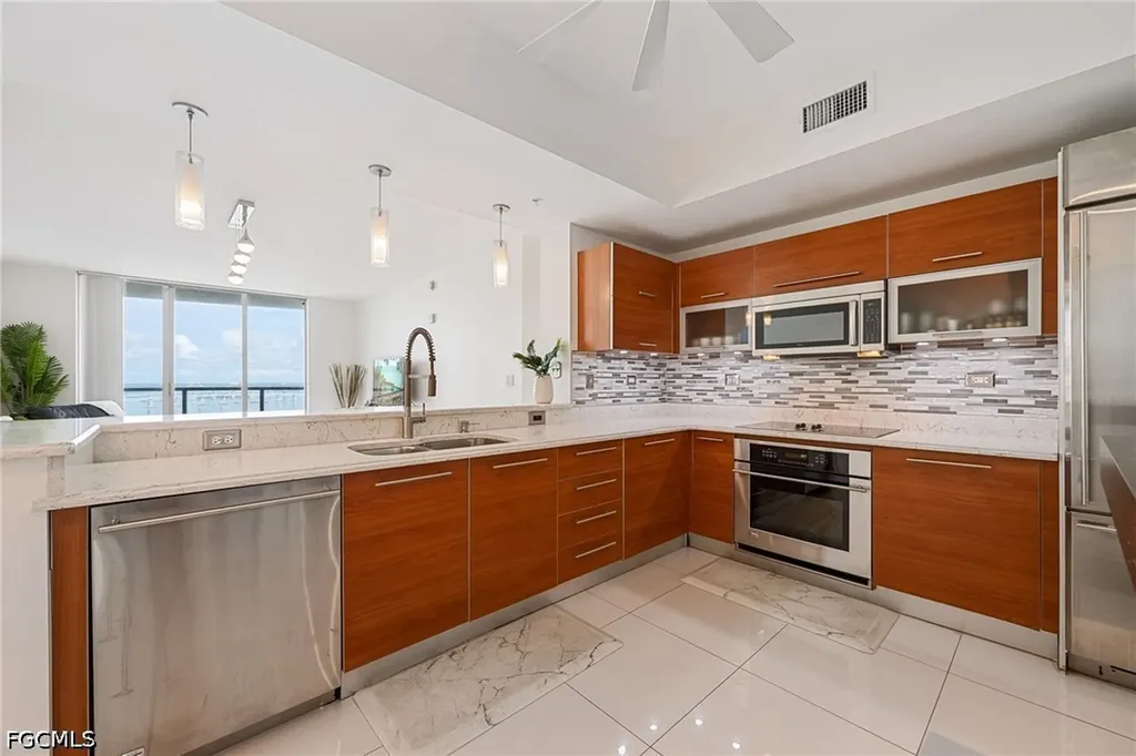 3000 Oasis Grand Boulevard Fort Myers FL 33916
