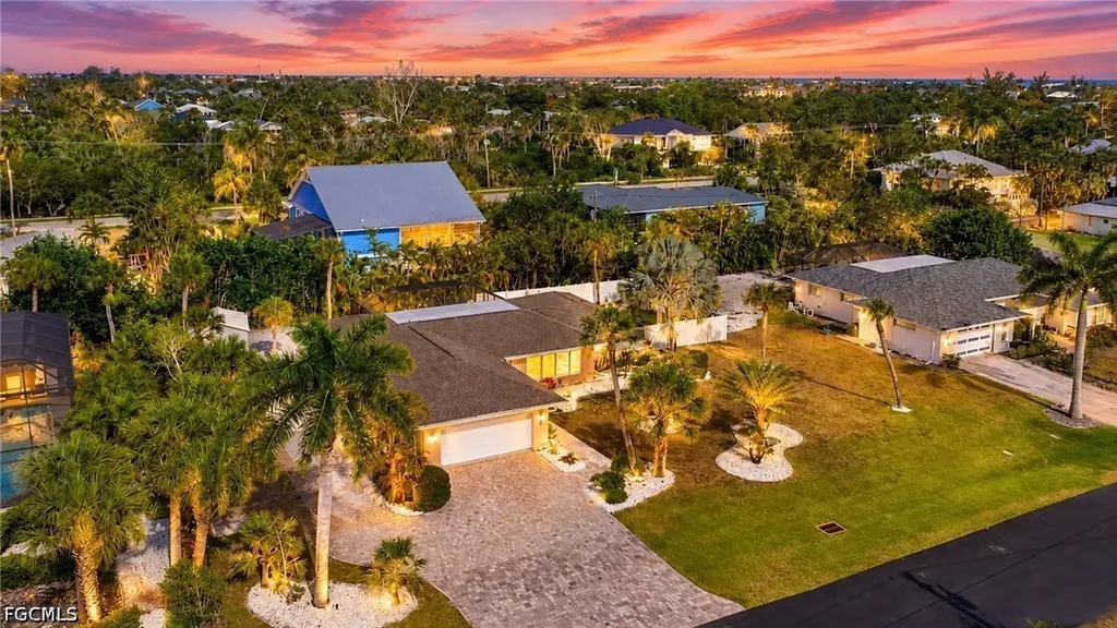 9428 Moonlight Drive Sanibel FL 33957