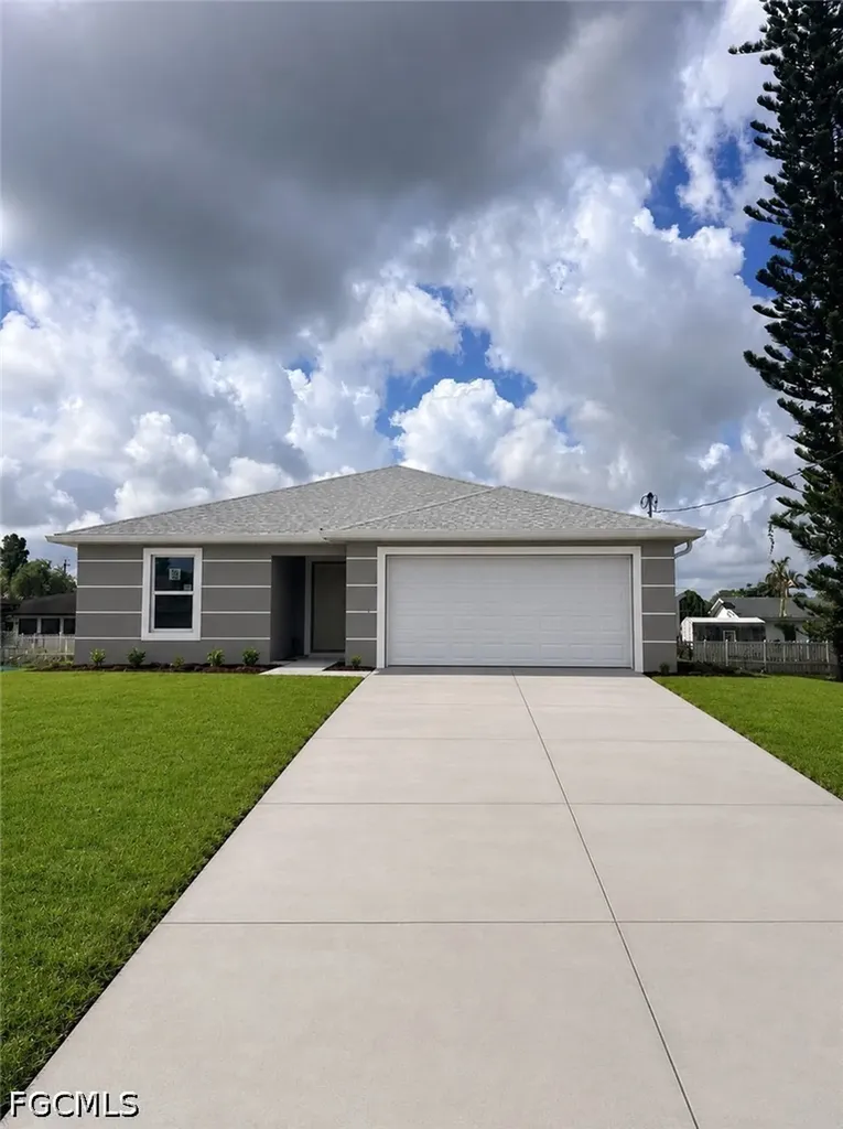 2406 Bay Plaza Lehigh Acres FL 33936