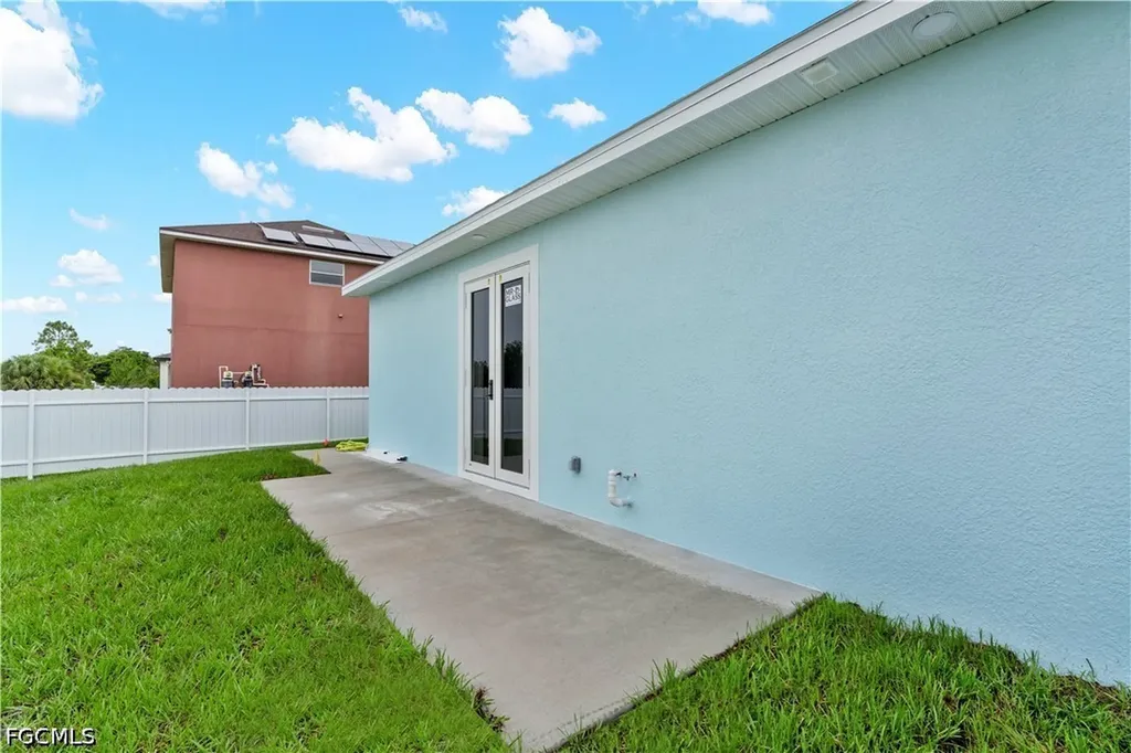 546 Louisville Street E Lehigh Acres FL 33974