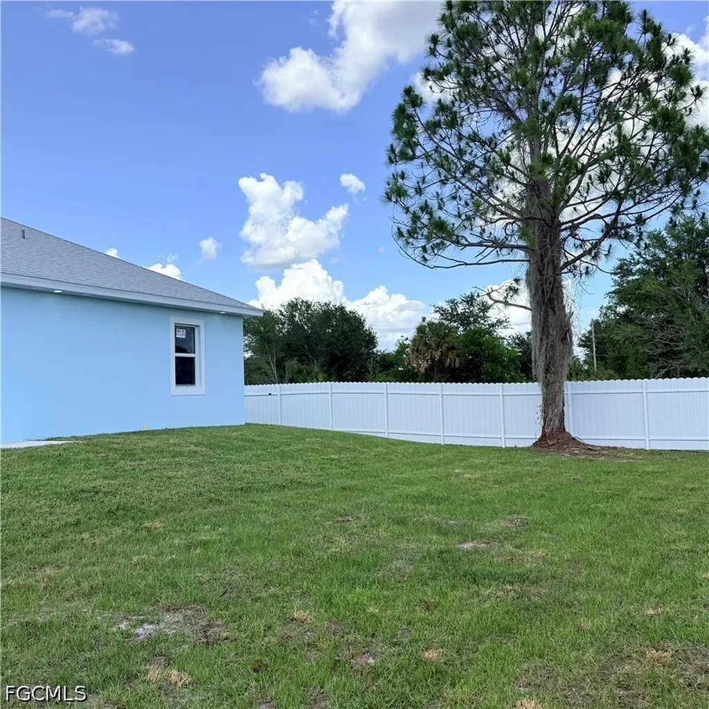 546 Louisville Street E Lehigh Acres FL 33974