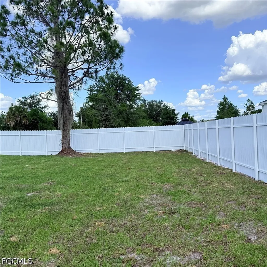546 Louisville Street E Lehigh Acres FL 33974