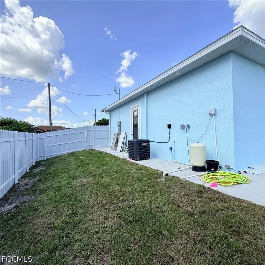 546 Louisville Street E Lehigh Acres FL 33974