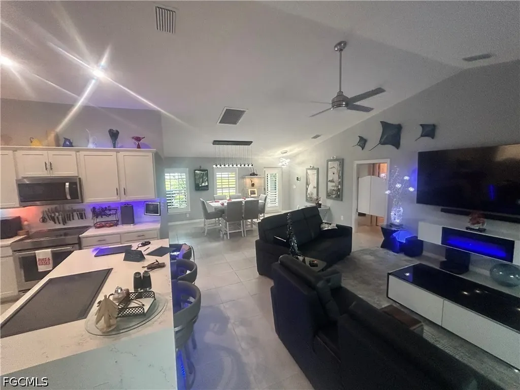 1811 SW 3rd Terrace Cape Coral FL 33991