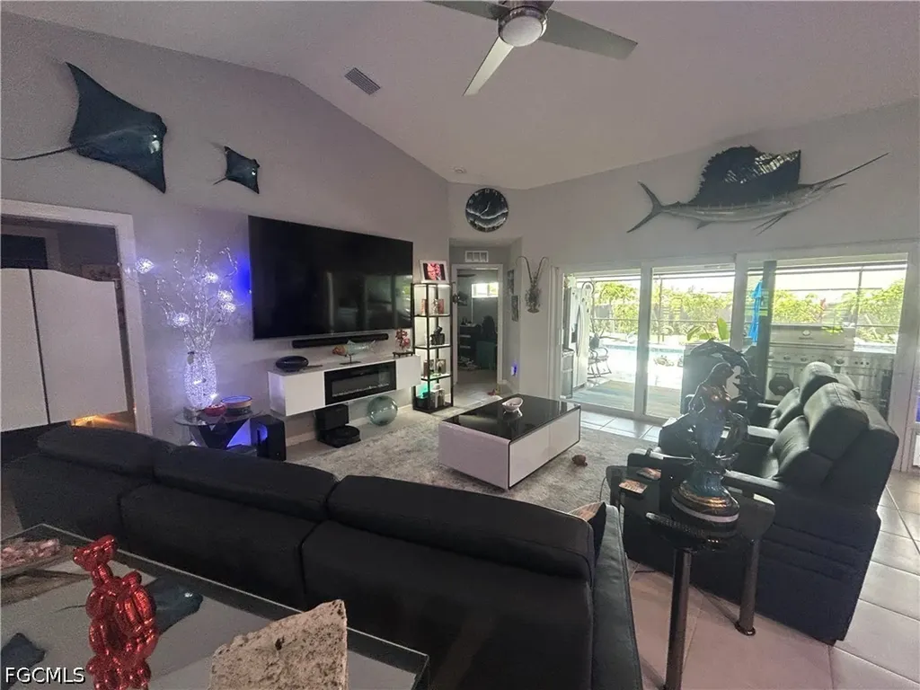 1811 SW 3rd Terrace Cape Coral FL 33991