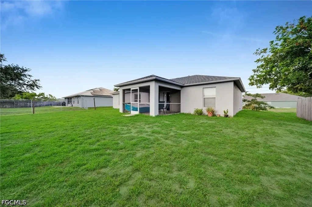 1502 SE 2nd Place Cape Coral FL 33990