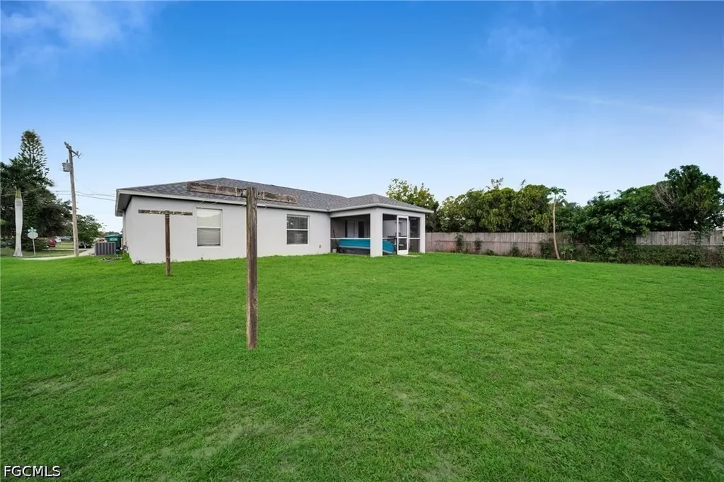 1502 SE 2nd Place Cape Coral FL 33990