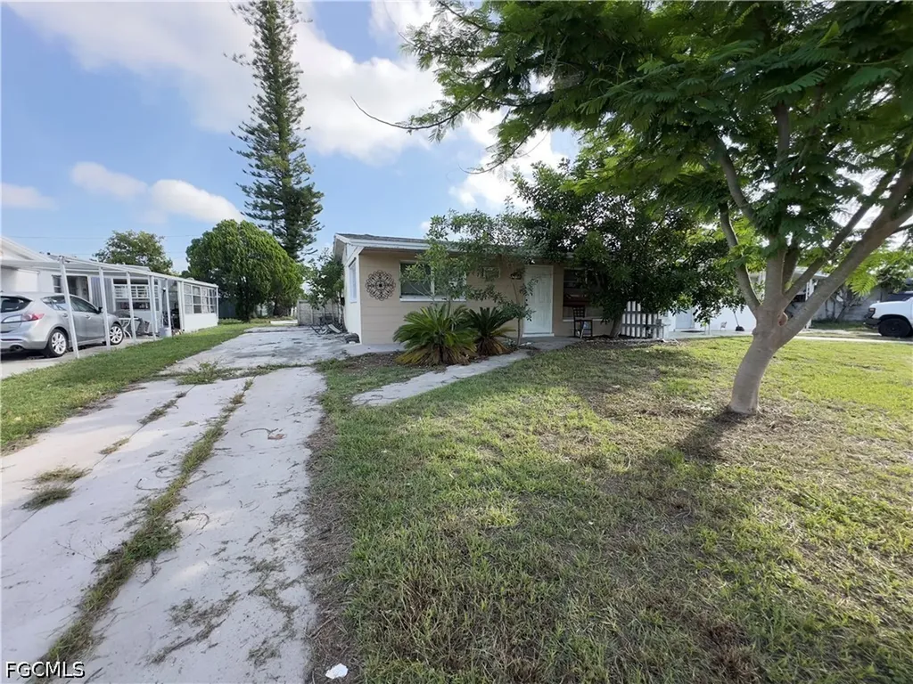 1119 Vineyard Place Lehigh Acres FL 33936