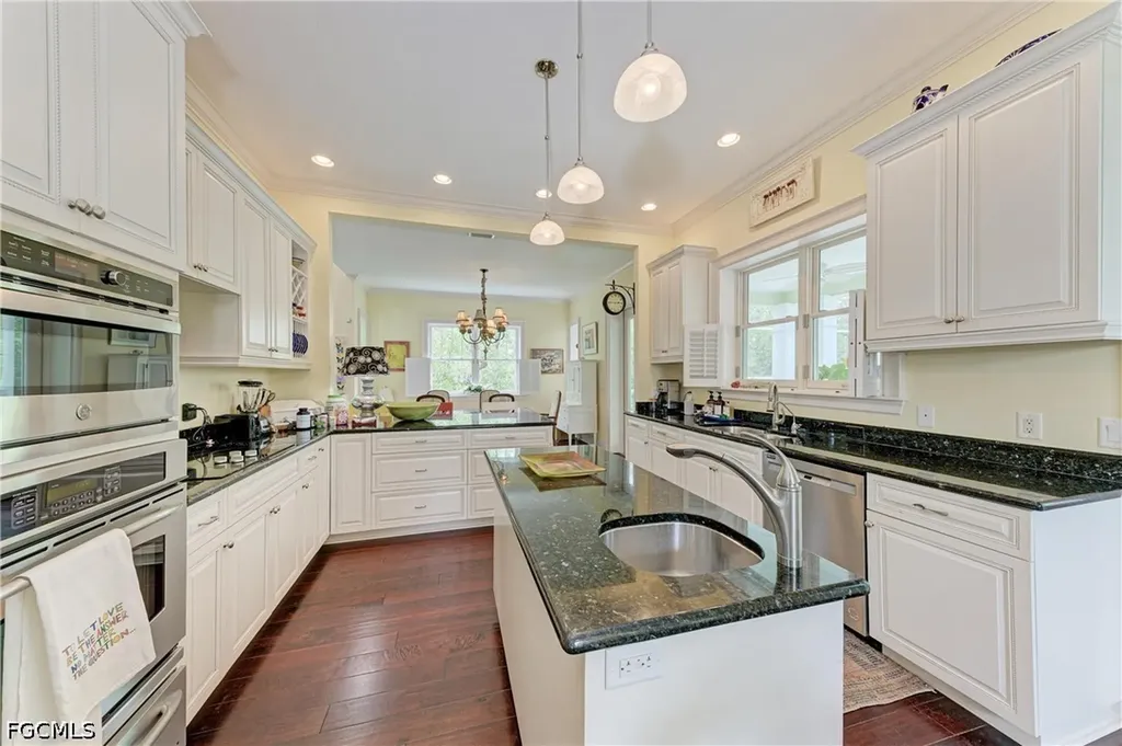 793 Jungle Queen Way Longboat Key FL 34228