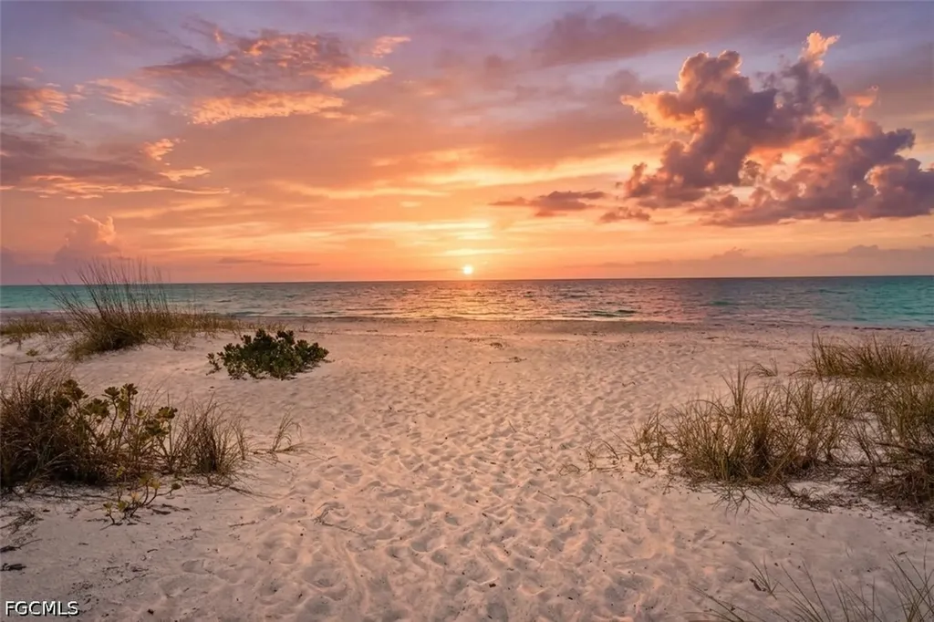 793 Jungle Queen Way Longboat Key FL 34228