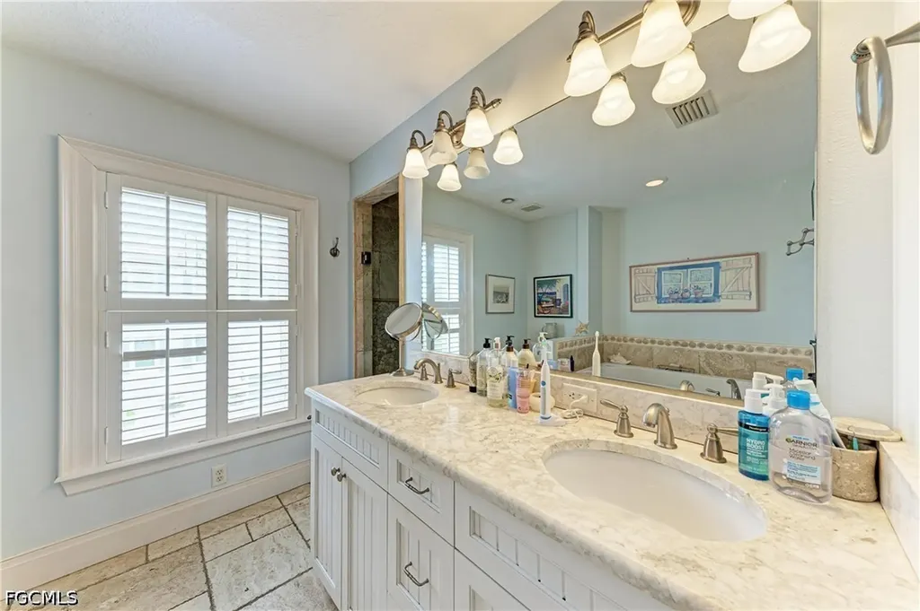 793 Jungle Queen Way Longboat Key FL 34228