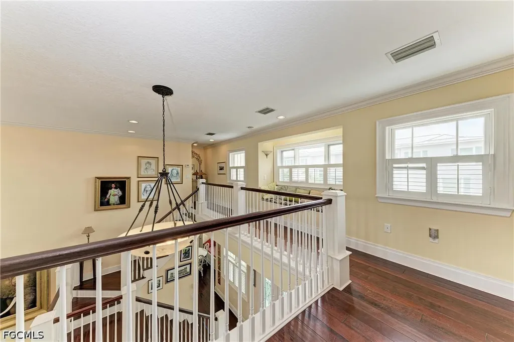793 Jungle Queen Way Longboat Key FL 34228