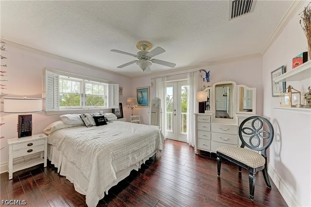 793 Jungle Queen Way Longboat Key FL 34228