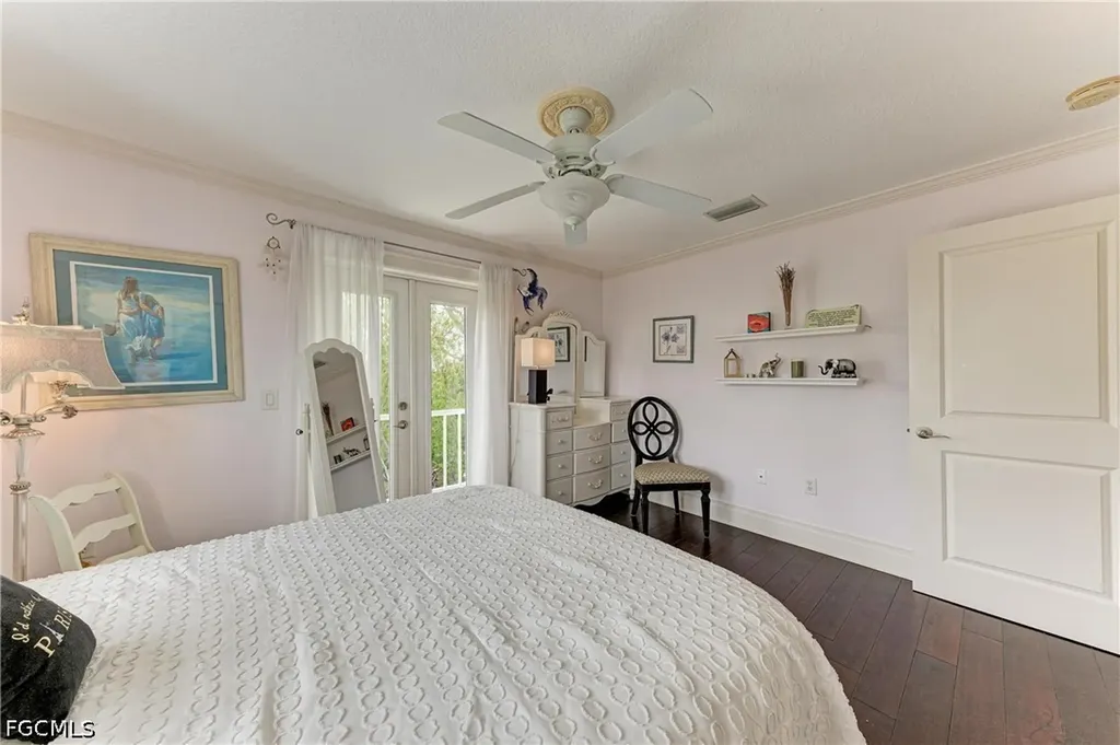 793 Jungle Queen Way Longboat Key FL 34228