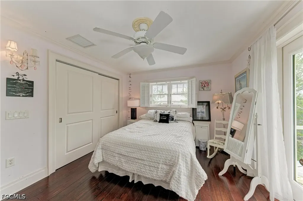 793 Jungle Queen Way Longboat Key FL 34228