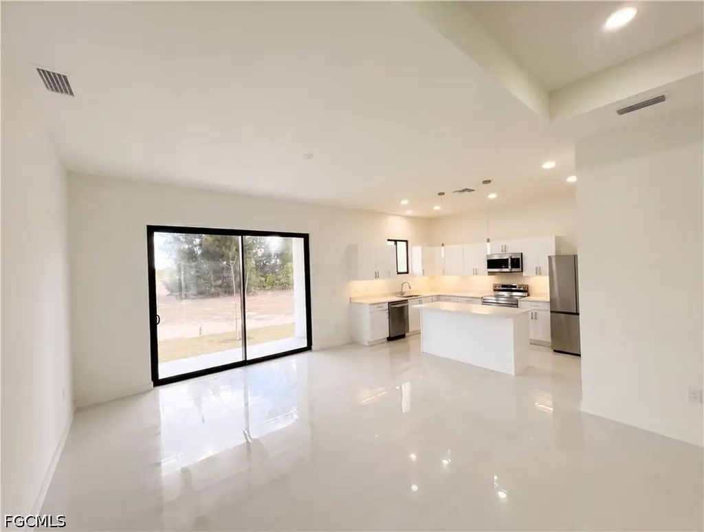 2113 NW 41st Avenue Cape Coral FL 33993