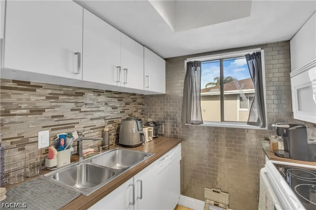 3284 Royal Canadian Trace Fort Myers FL 33907