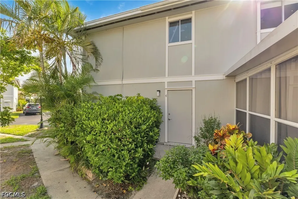 3284 Royal Canadian Trace Fort Myers FL 33907