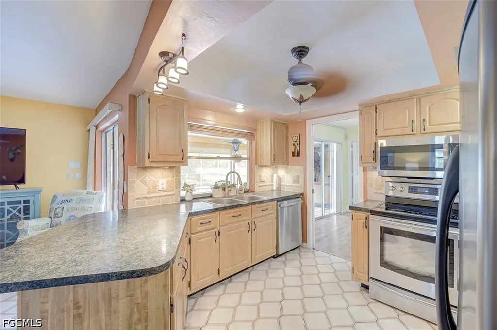 406 Glendale Avenue Lehigh Acres FL 33936