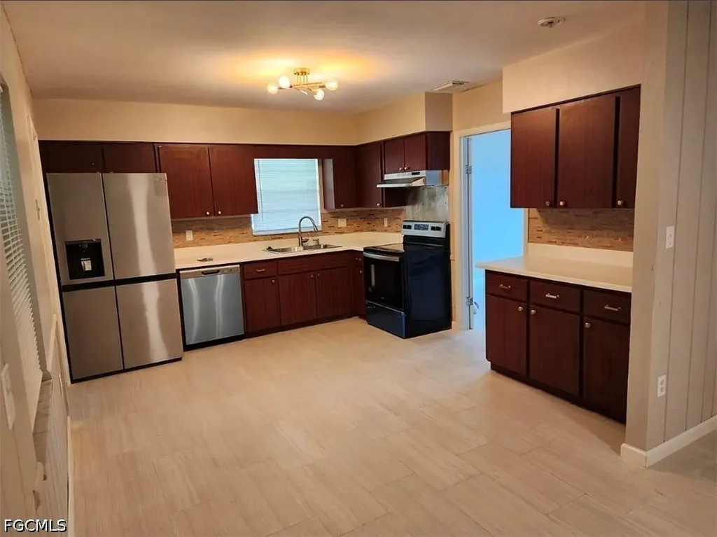 111 E Sugarland Circle Clewiston FL 33440