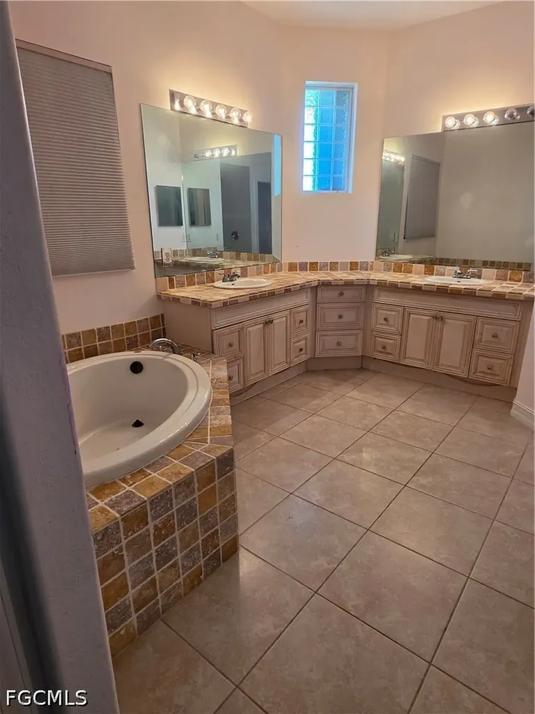 4338 Jacaranda Parkway W Cape Coral FL 33993