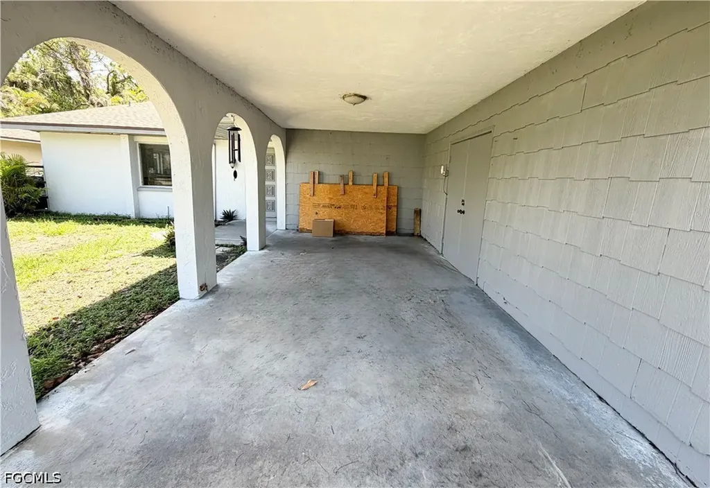 929 SE 24th Avenue Cape Coral FL 33990