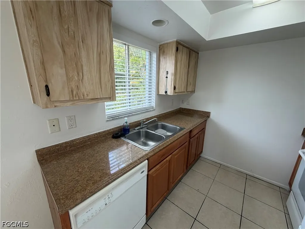 929 SE 24th Avenue Cape Coral FL 33990