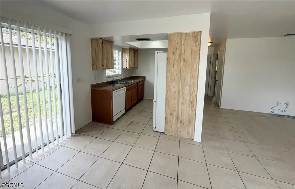 929 SE 24th Avenue Cape Coral FL 33990