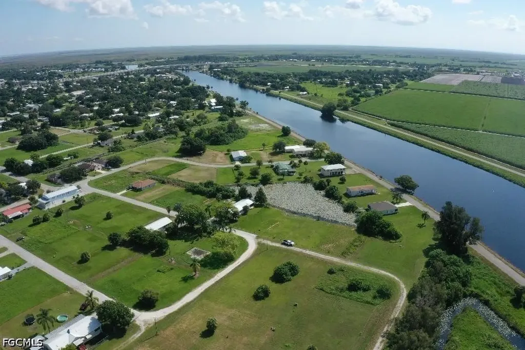 932-940 Meyerchick Drive SW Moore Haven FL 33471