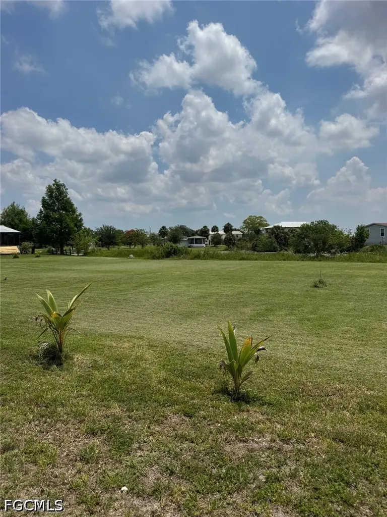 932-940 Meyerchick Drive SW Moore Haven FL 33471