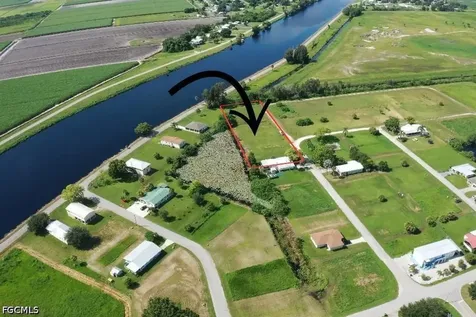 932-940 Meyerchick Drive SW Moore Haven FL 33471