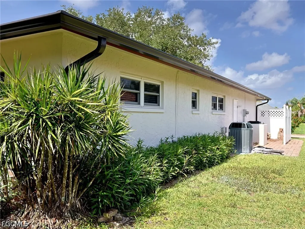 5416 Brandy Circle E Fort Myers FL 33919