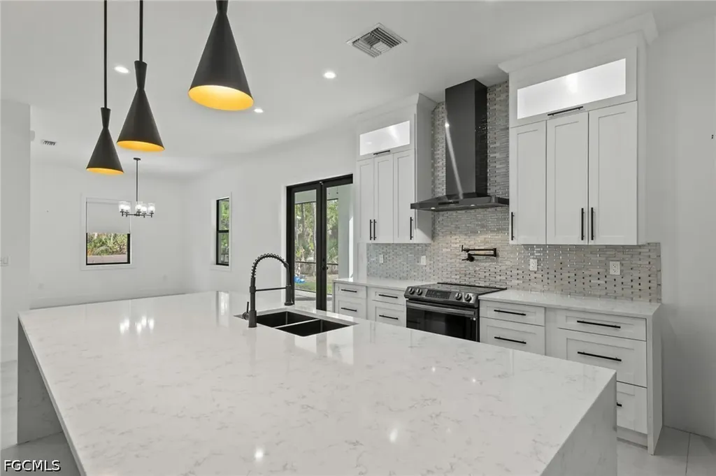 106 18th Avenue NE Naples FL 34120