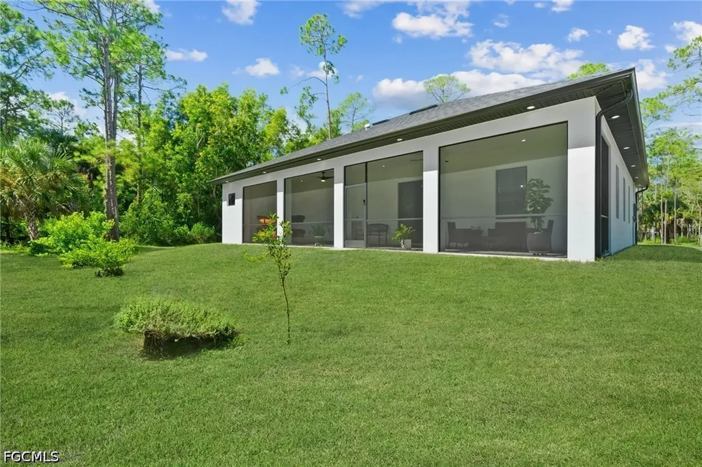 106 18th Avenue NE Naples FL 34120