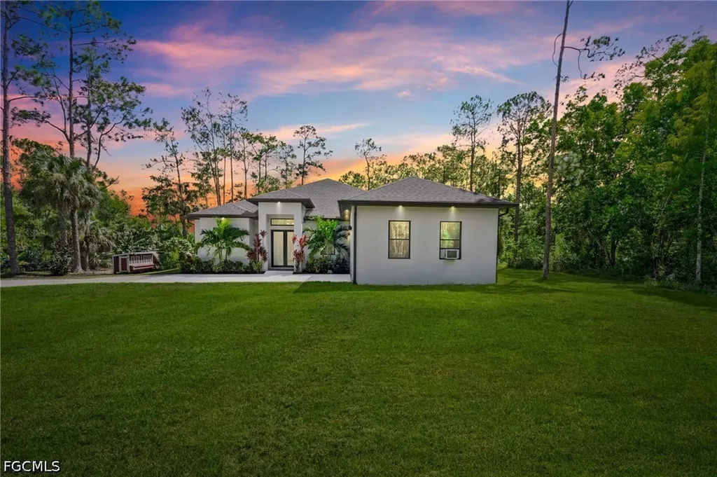 106 18th Avenue NE Naples FL 34120