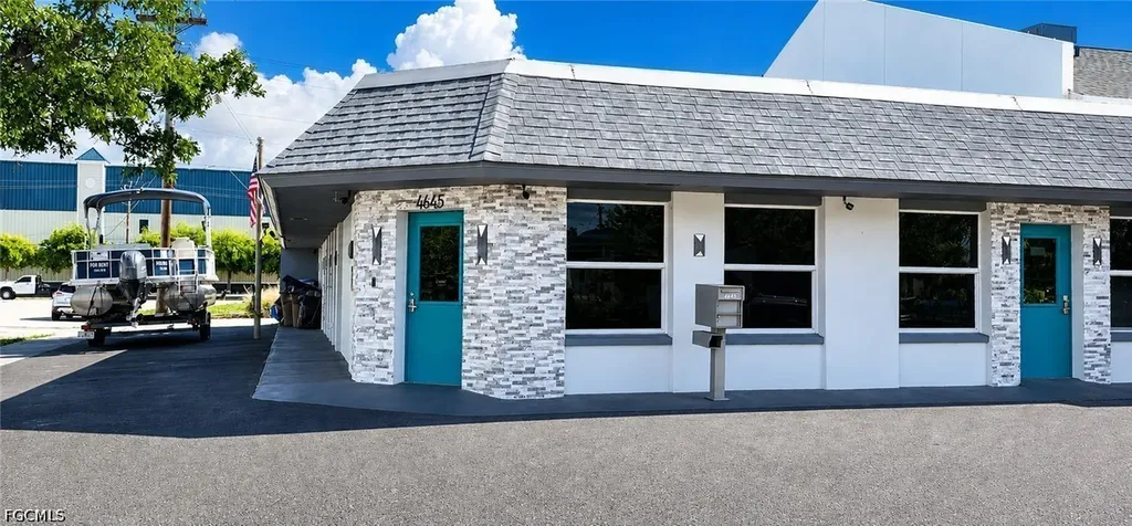 4645 SE 15th Avenue Cape Coral FL 33904