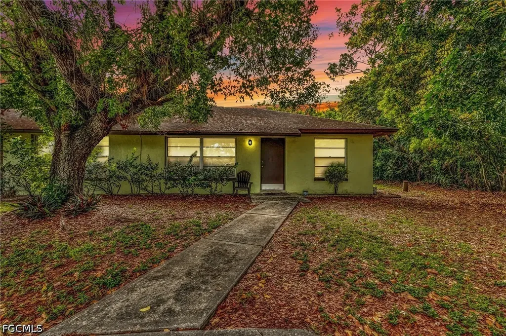 18617/18619 Bartow Boulevard Fort Myers FL 33967