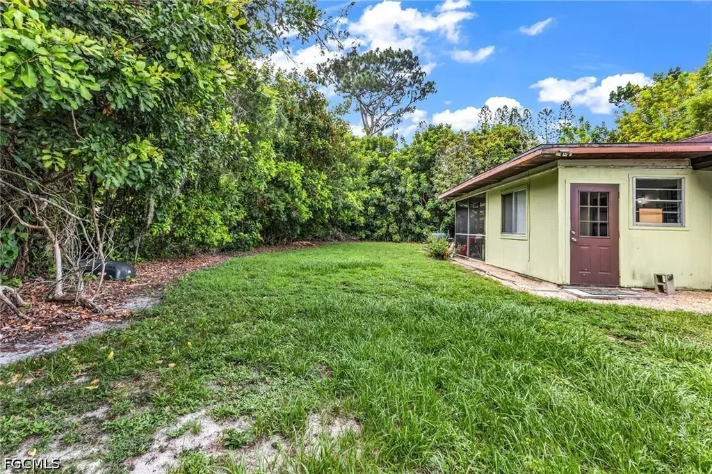18617/18619 Bartow Boulevard Fort Myers FL 33967