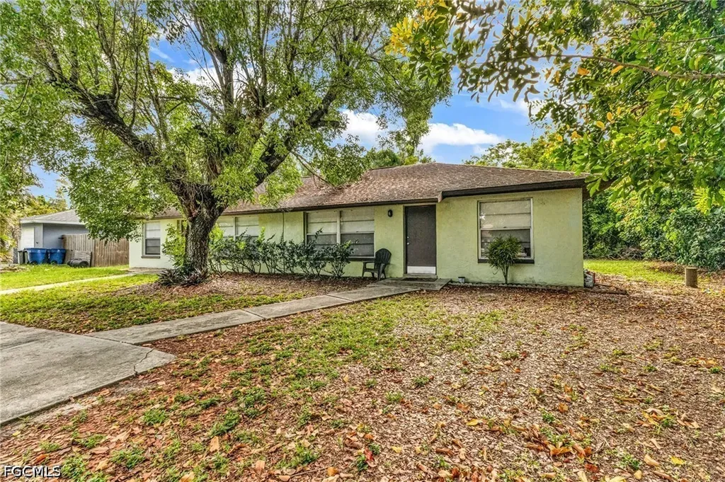 18617/18619 Bartow Boulevard Fort Myers FL 33967