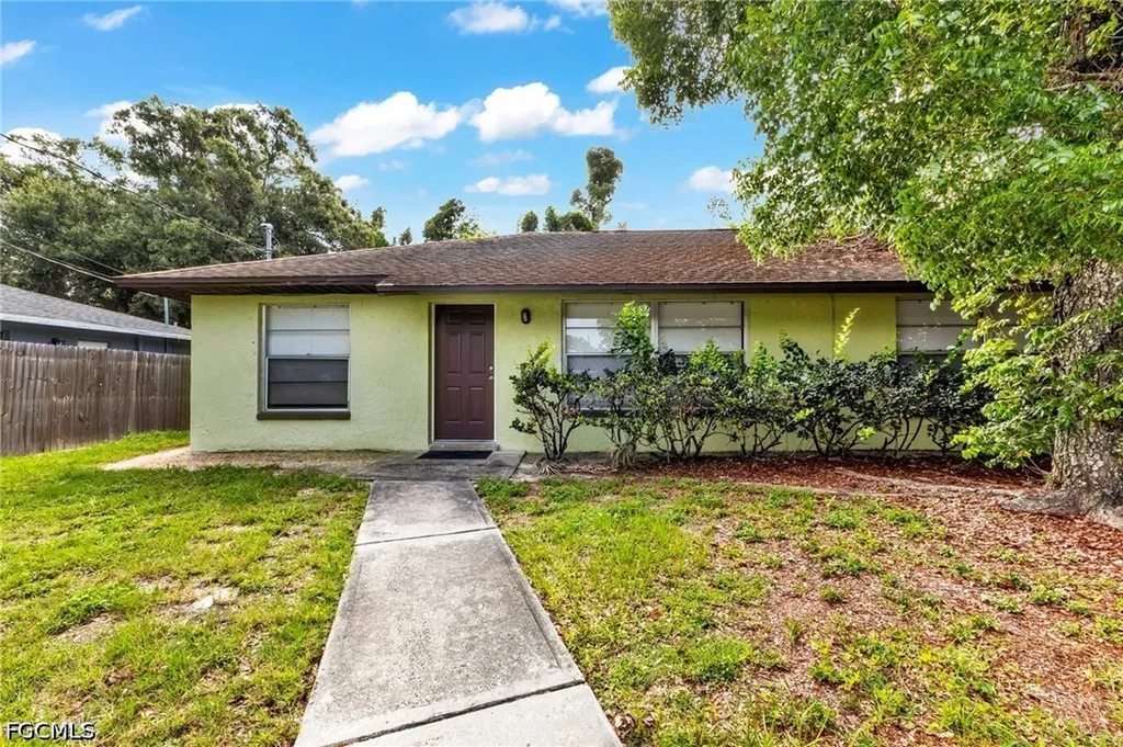 18617/18619 Bartow Boulevard Fort Myers FL 33967