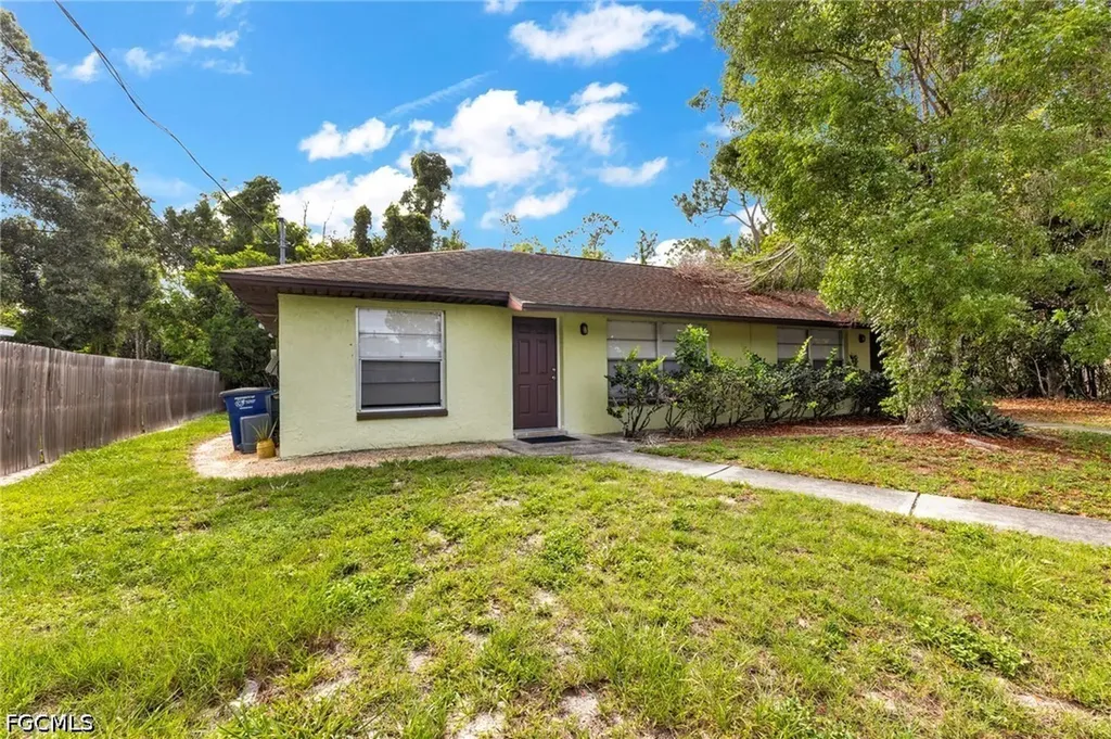18617/18619 Bartow Boulevard Fort Myers FL 33967