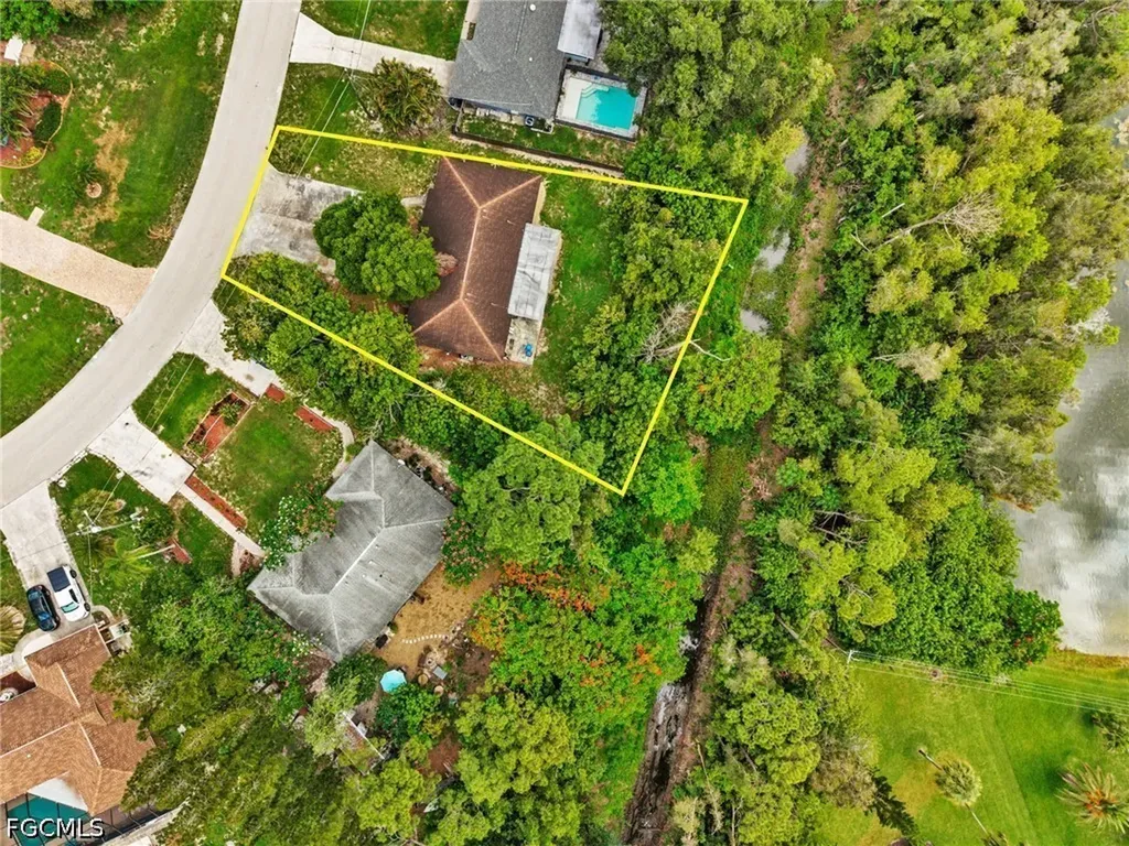 18617/18619 Bartow Boulevard Fort Myers FL 33967